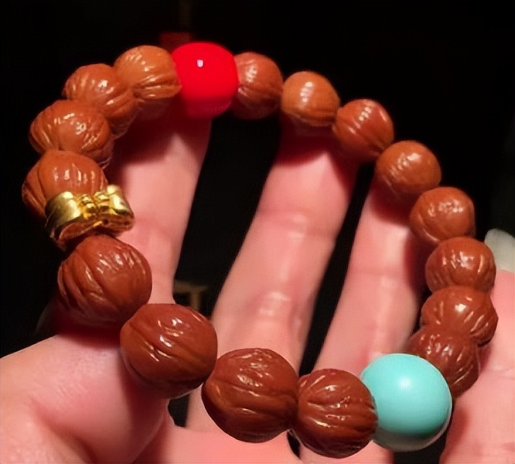 龙鳞凤尾核桃手串怎么盘玩,新上手核桃手串盘玩步骤方法