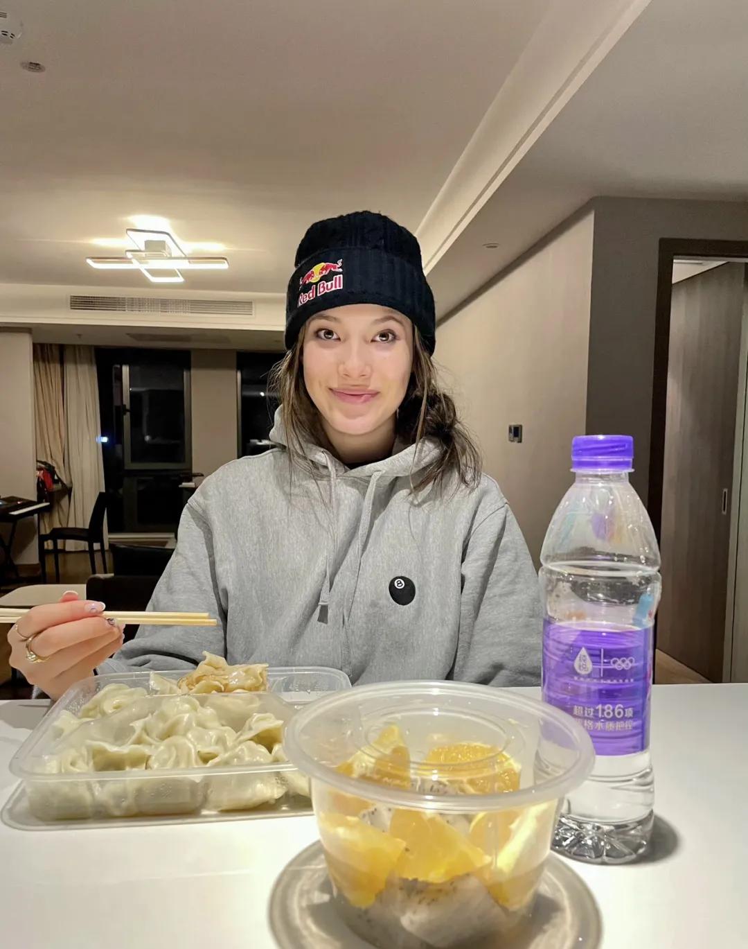 易烊千玺和谷爱凌的妈妈,谷爱凌妈妈怎样培养女儿天赋