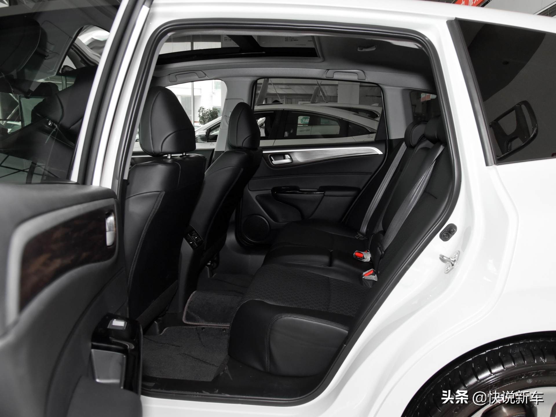 本田杰德属紧凑型车,13款杰德五座豪华版