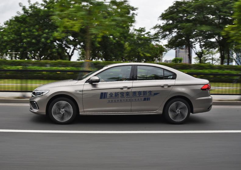 手握12万,2014款卡罗拉1.6l和2017款宝来