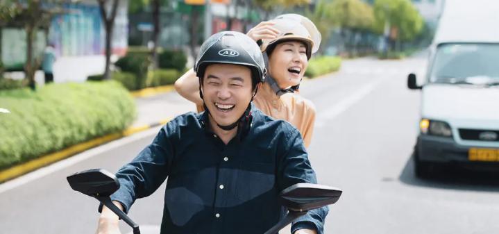 52岁演少女,借拍戏之名行咸猪手,影视圈这些畸形现象,该改改了