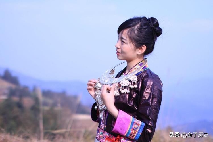 石奶引：16岁时因长得太美出现在1元纸币上，如今怎样了？