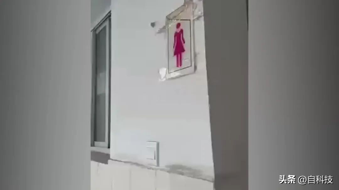 高校将男厕改女厕引争议,高校设立女生站立式厕所