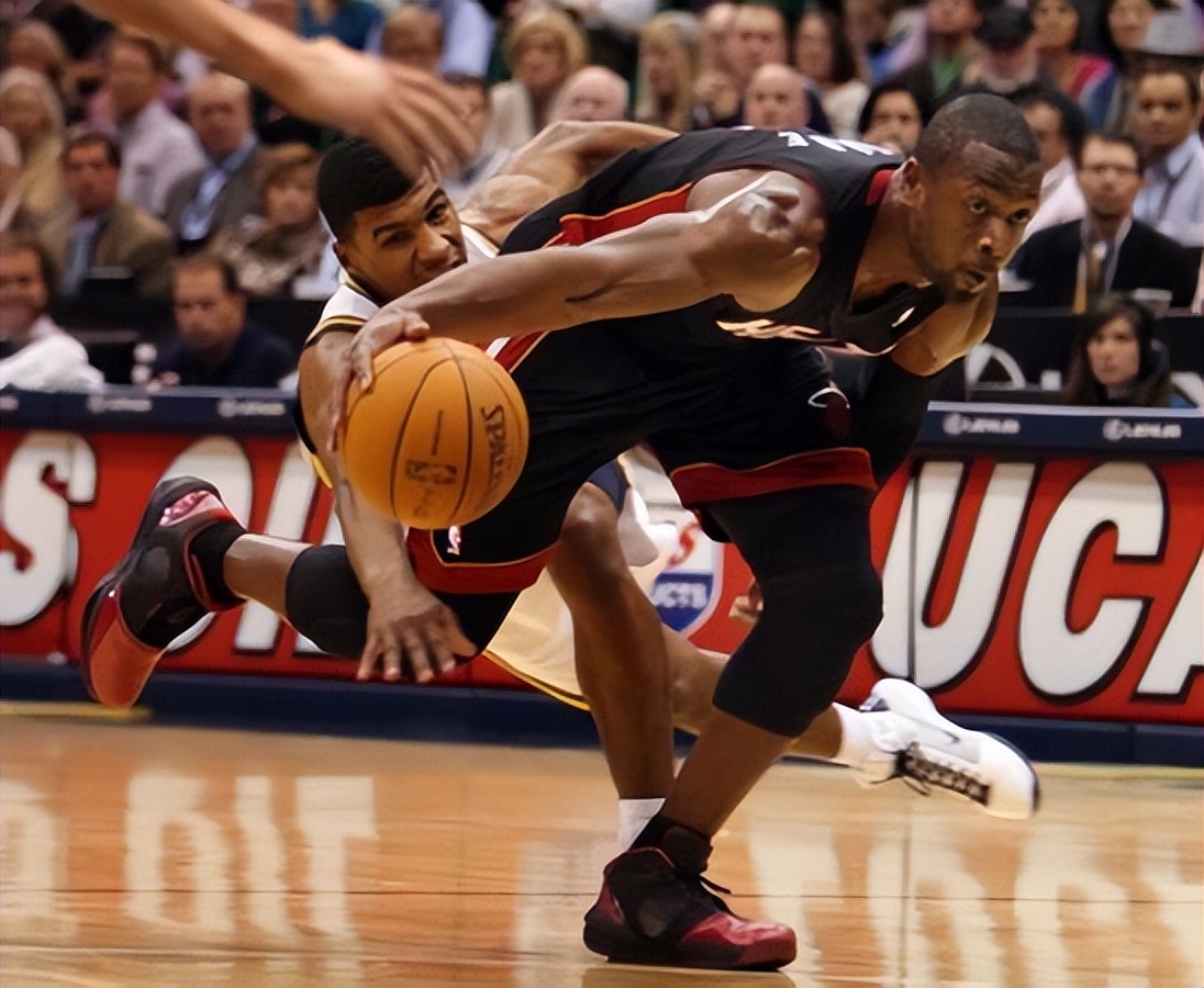 打篮球必备十种篮球技巧,打篮球必赢技巧