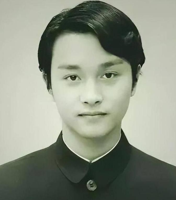 张国荣：被继母淋尿，原生家庭让他苦不堪言，46岁跳楼全身是伤