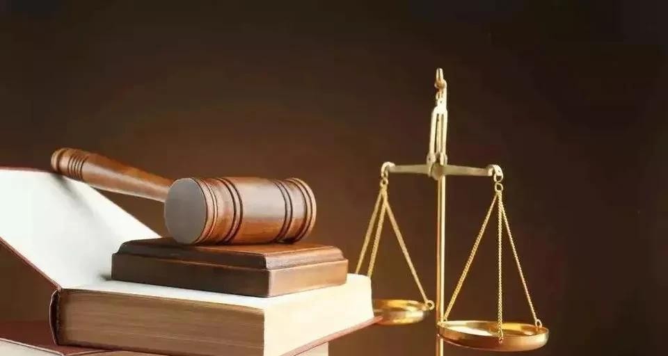 驾驶证过期后开车算不算无证驾驶,驾驶证过期后出事故算无证驾驶吗