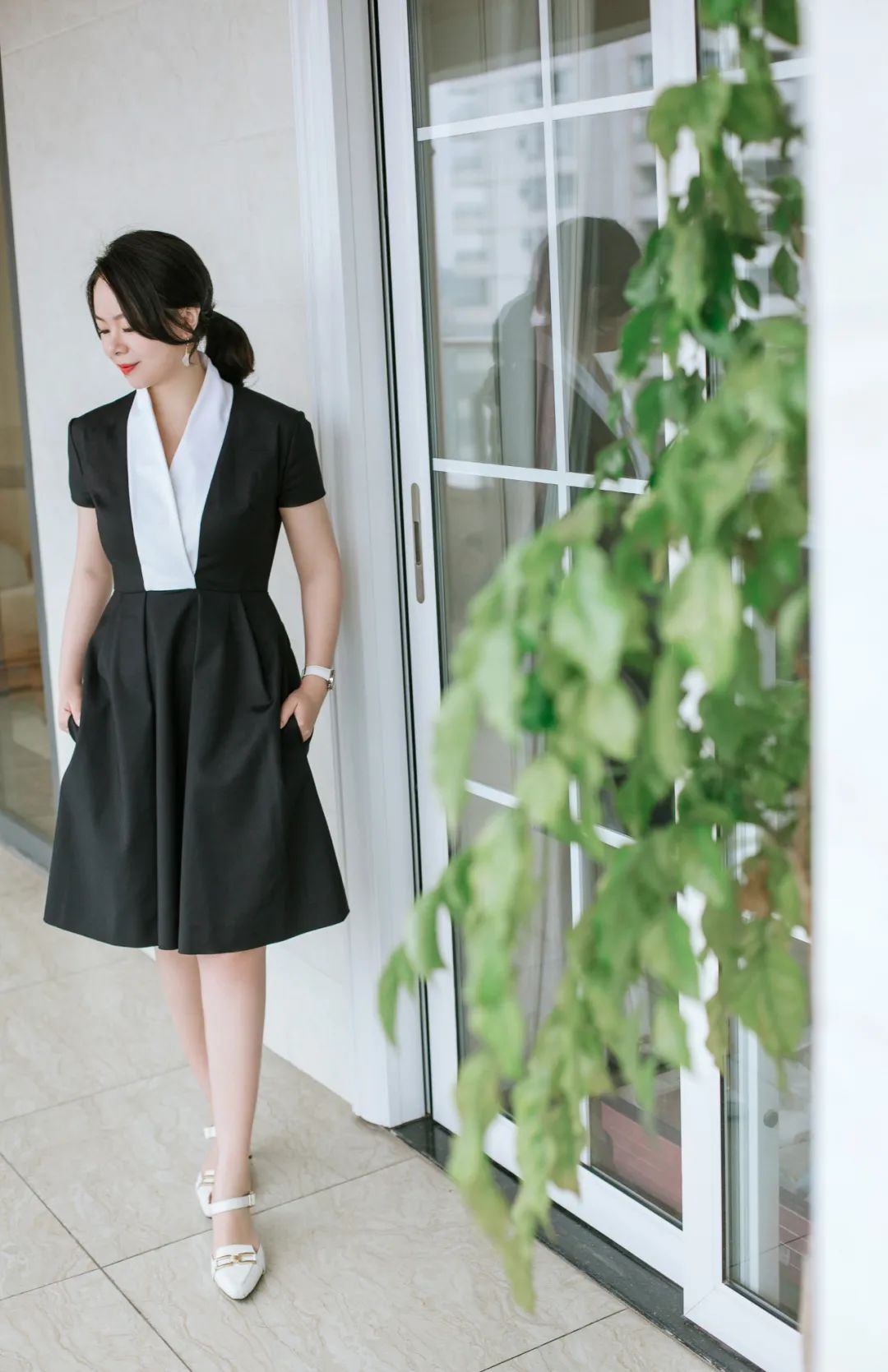 孟晚舟紫色连衣裙,孟晚舟蓝色连衣裙