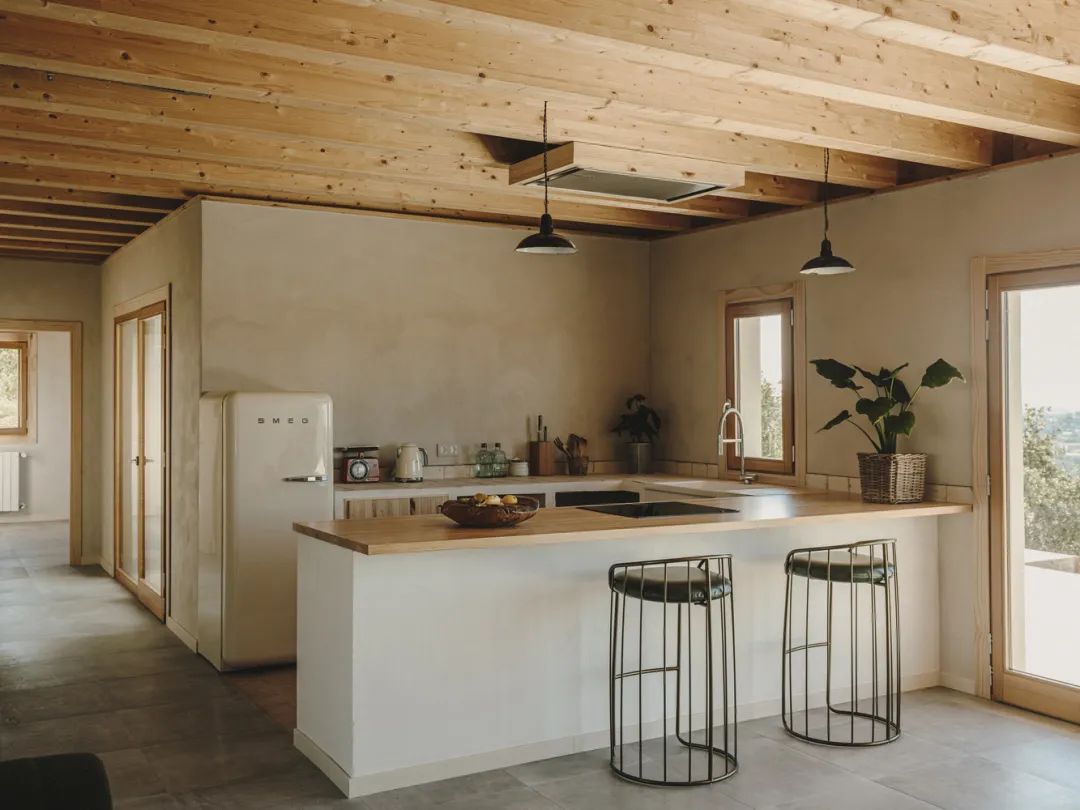 有吧台,有吧台有餐桌的设计