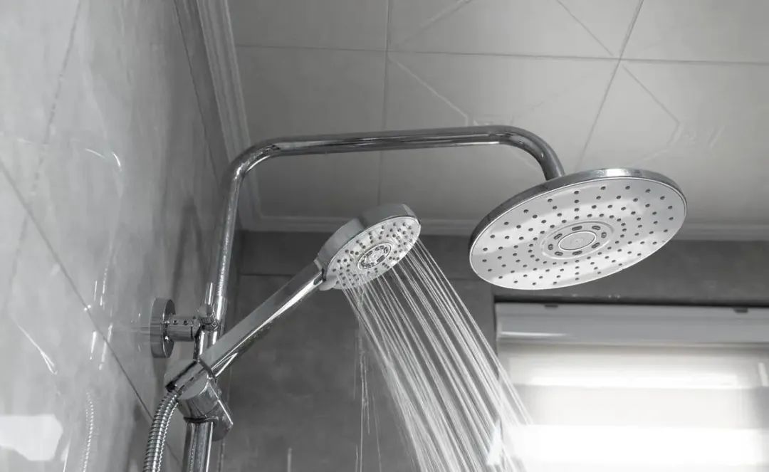 花洒堵住了怎么弄,花洒管子堵住了怎么办