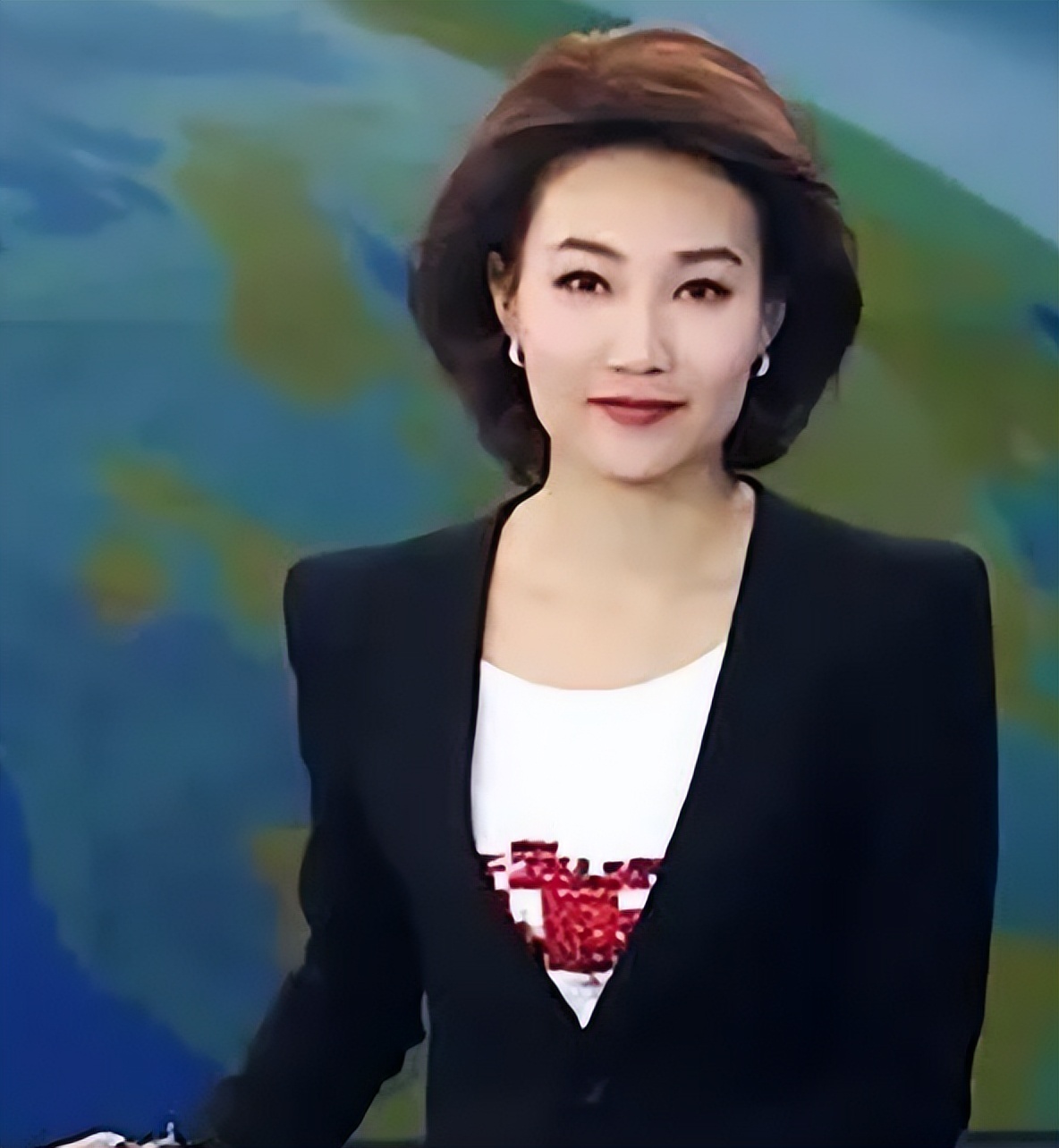 新闻联播主持人李梓萌真实头发,新闻联播主播李梓萌讲东北话