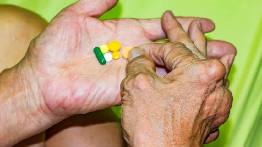 手指僵硬发胀怎么回事,手指僵硬预示哪些疾病