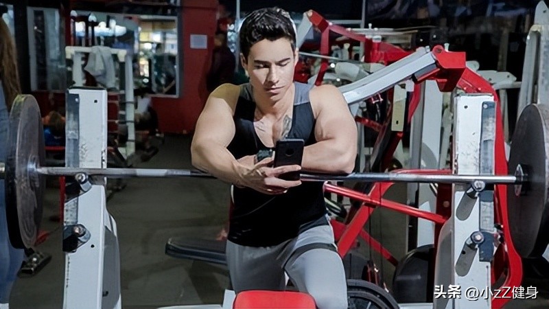 偏瘦新手健身房一周训练计划,男性健身房一周锻炼计划