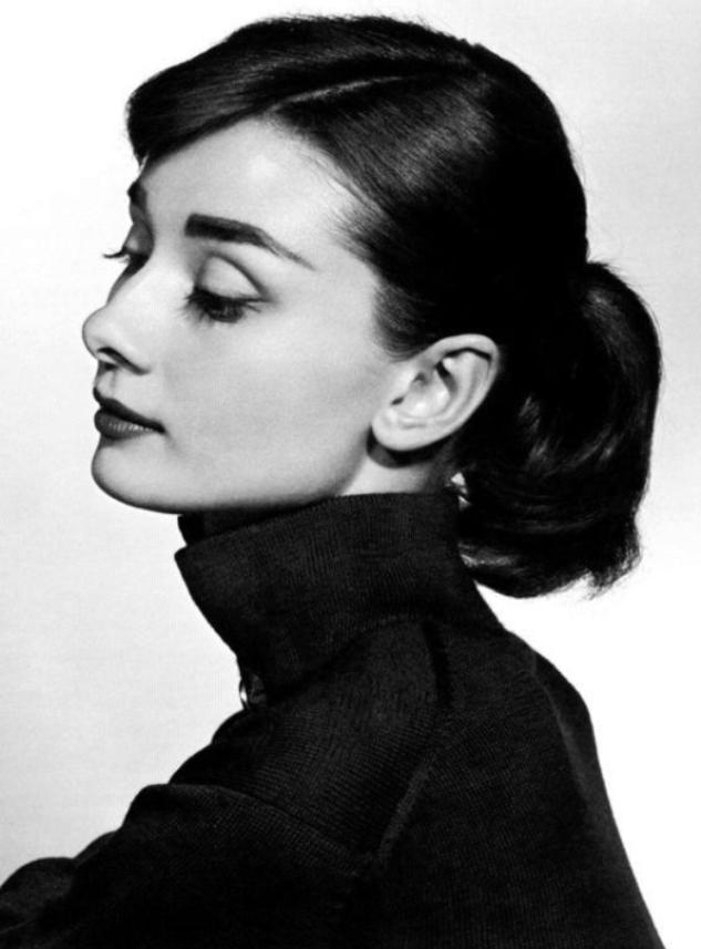 赫本曾多次出入肯尼迪办公室,赫本多次出入白宫