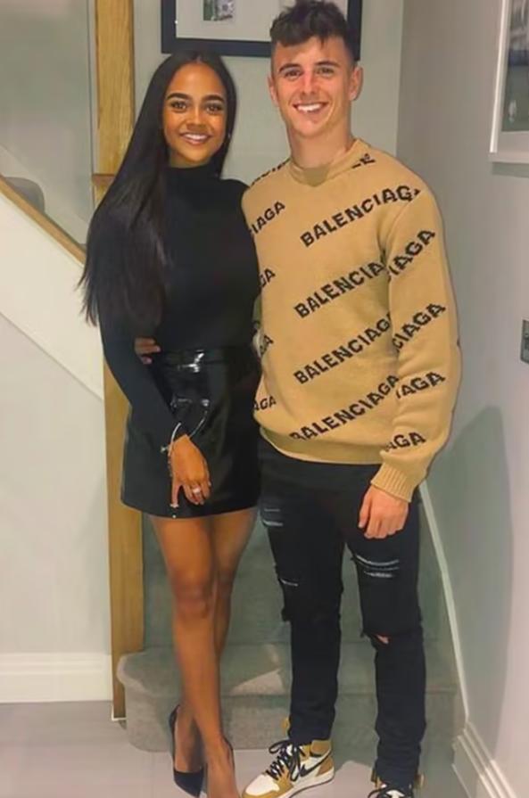 芒特女友个人资料,芒特妻子