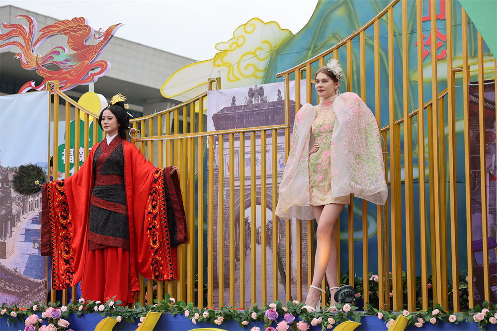 绿色中国行走进大美南阳直播,绿色中国行走进明月山乌兰图雅