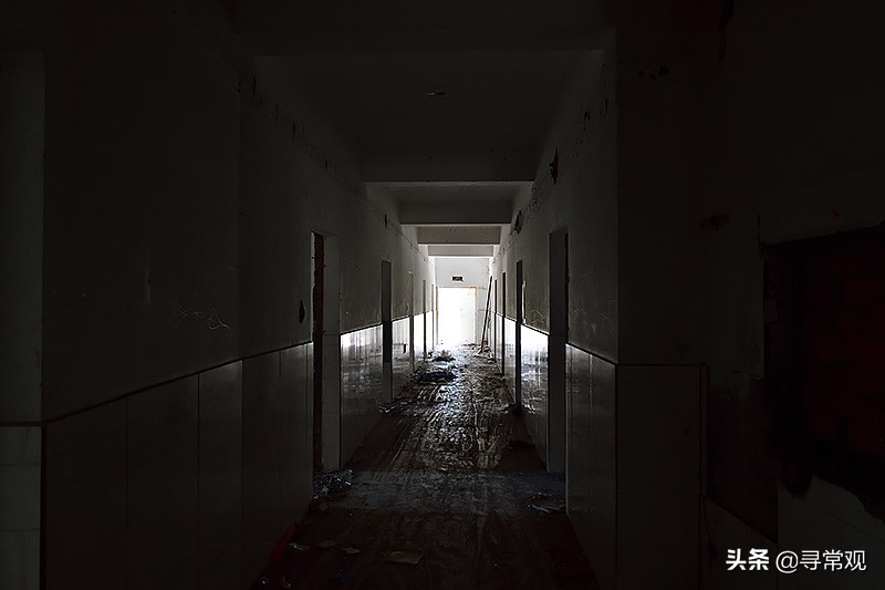 探秘重庆这座消失的“宇宙”大学，到处是荒废的宿舍楼