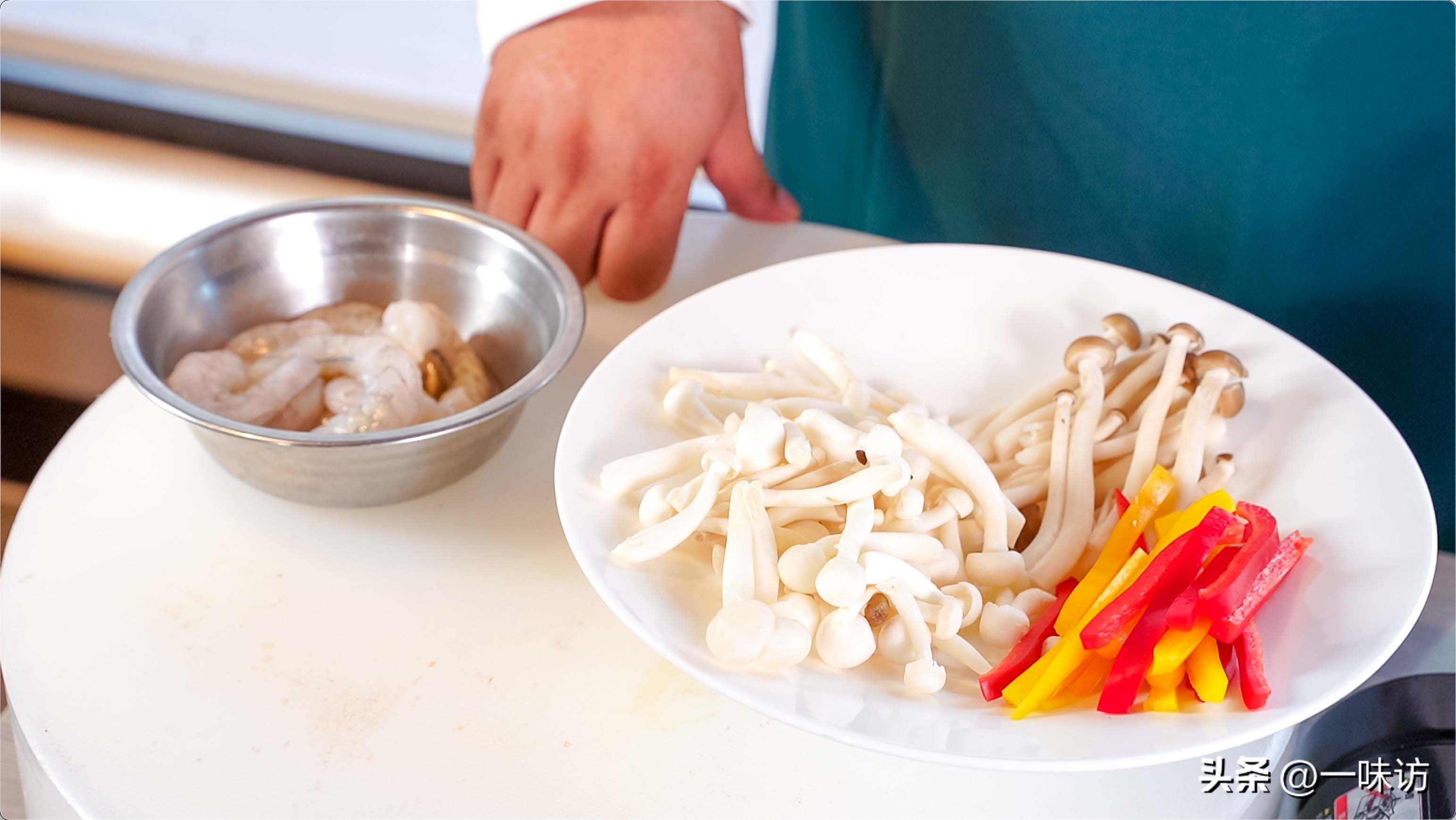 白玉菇炒肉好还是炒虾好呢,白玉菇大虾怎么做好吃