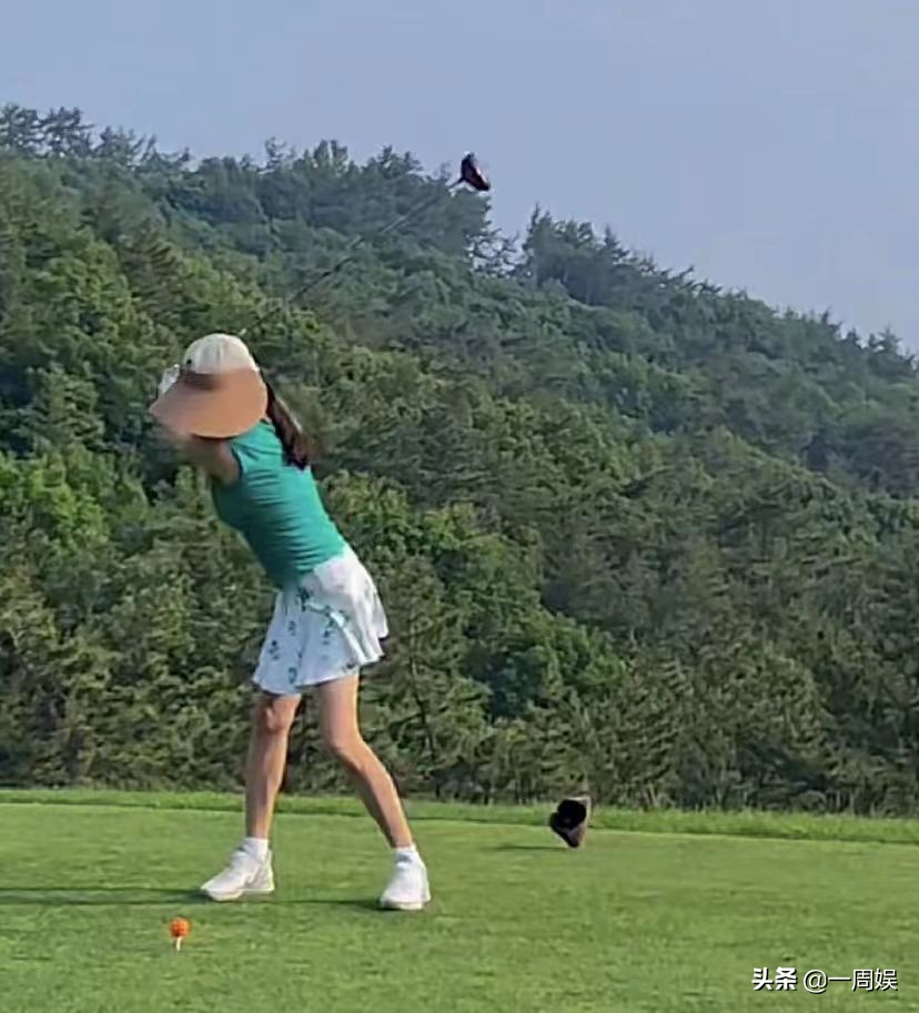 秋瓷炫穿紧身裤出席活动,秋瓷炫发照片于晓光