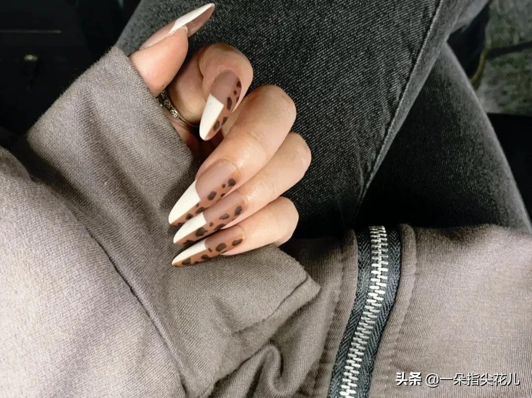 美甲欧美可爱风长指甲,美甲个性十足小姐姐