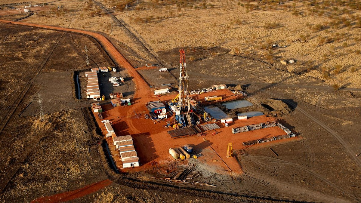 从俄罗斯开往中国一辆列车，上边的东西价值10亿元，究竟是什么？