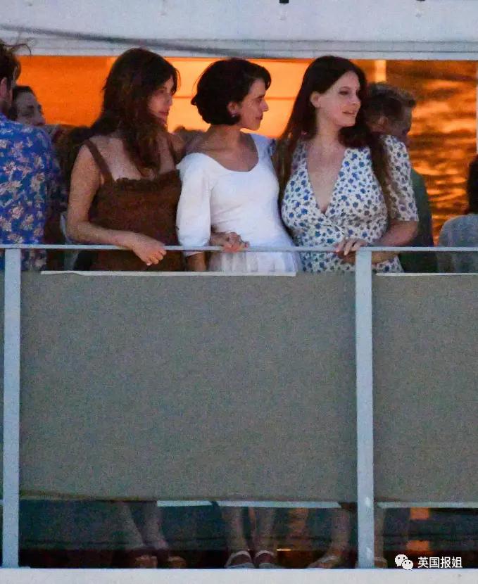 霉霉演唱会美国小姐开场自我介绍,霉霉与打雷姐现身超级碗