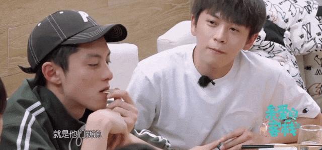 33岁过气顶流“蠢”上热搜，网友却笑疯了：他不火天理难容！