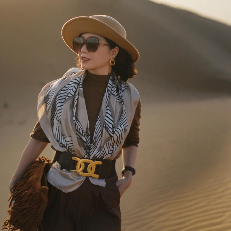 什么样的丝巾好看又百搭,夏天怎么可以少了饰品