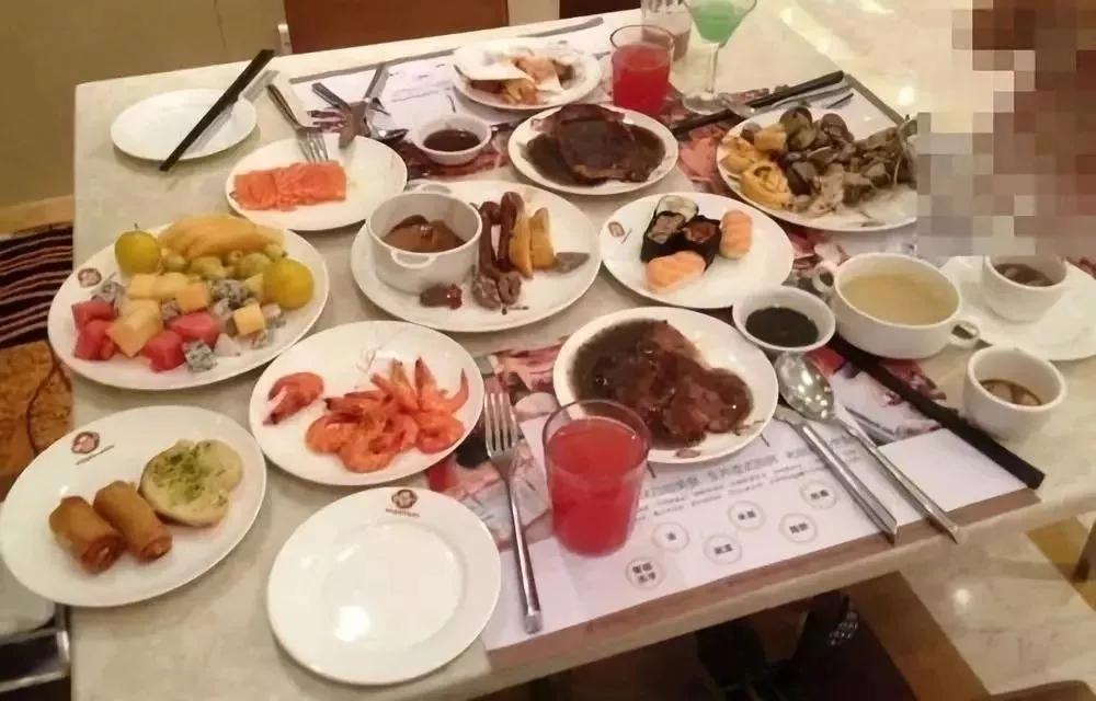 “女子想白嫖二手的LV围巾”冲上热搜，撕开当下社会多少人的贪婪