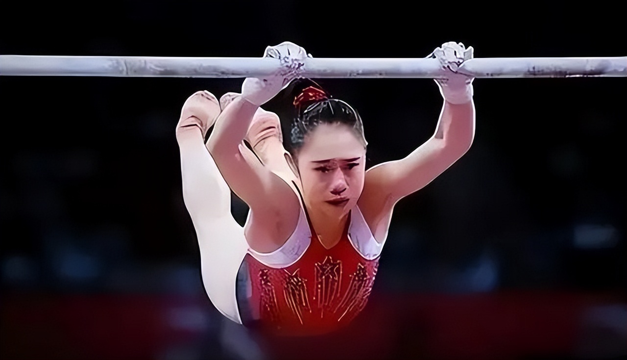 她是体坛的败类，卷走44亿逃亡美国，如今买飞机、住豪宅生活潇洒