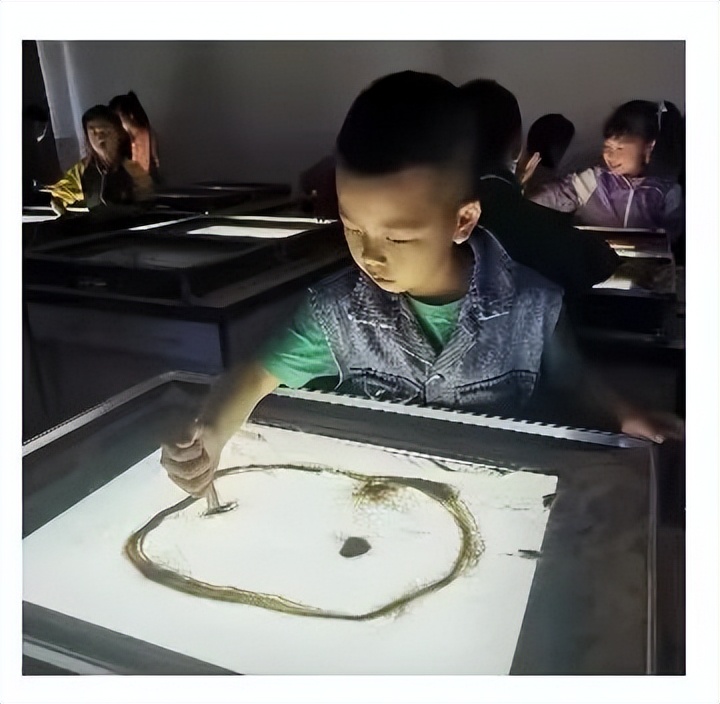 临渭儿童美术培训推荐,小学沙画特色课程