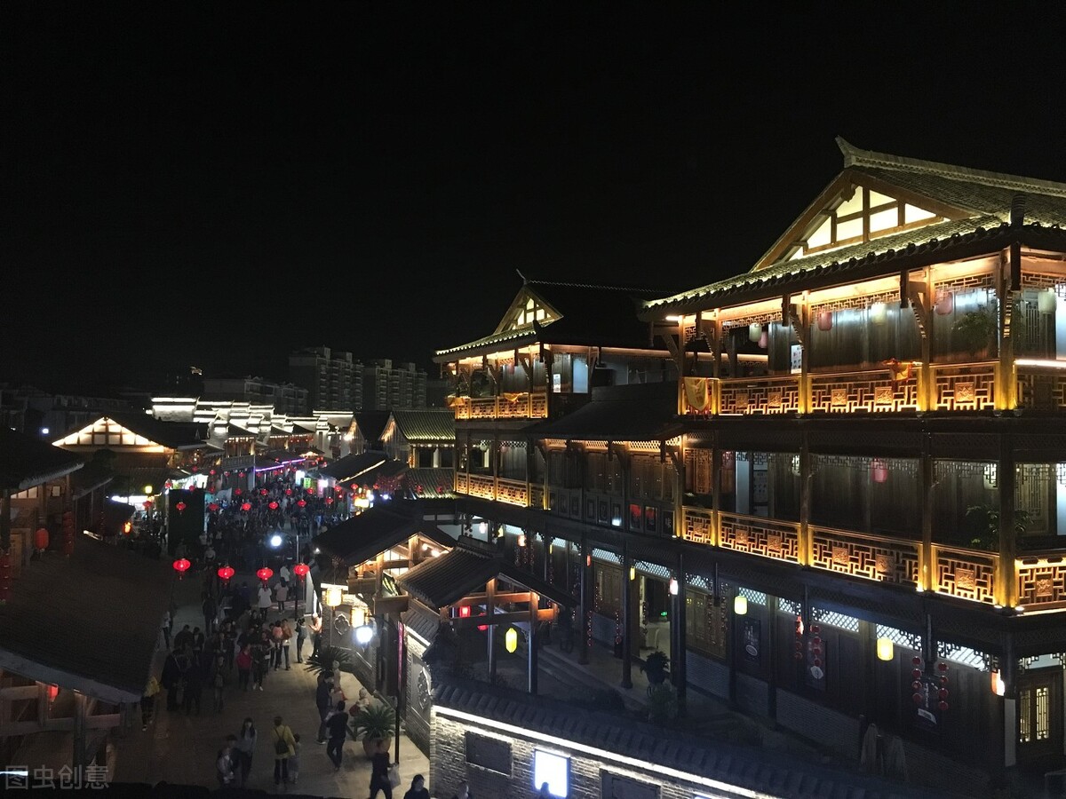 商店吸引顾客的花招,商场位置偏僻衣服怎么吸引顾客