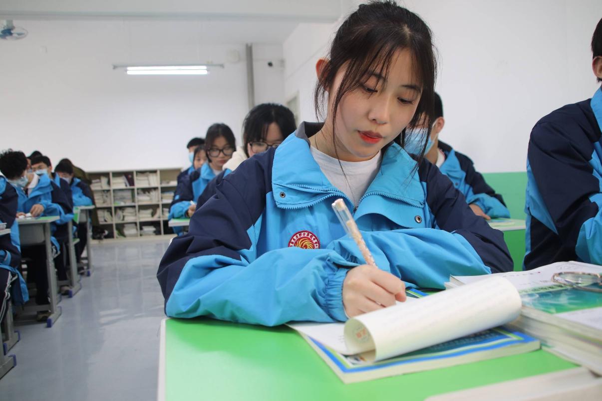 初三成绩差被老师劝退怎么办,初三学生因成绩差被劝退