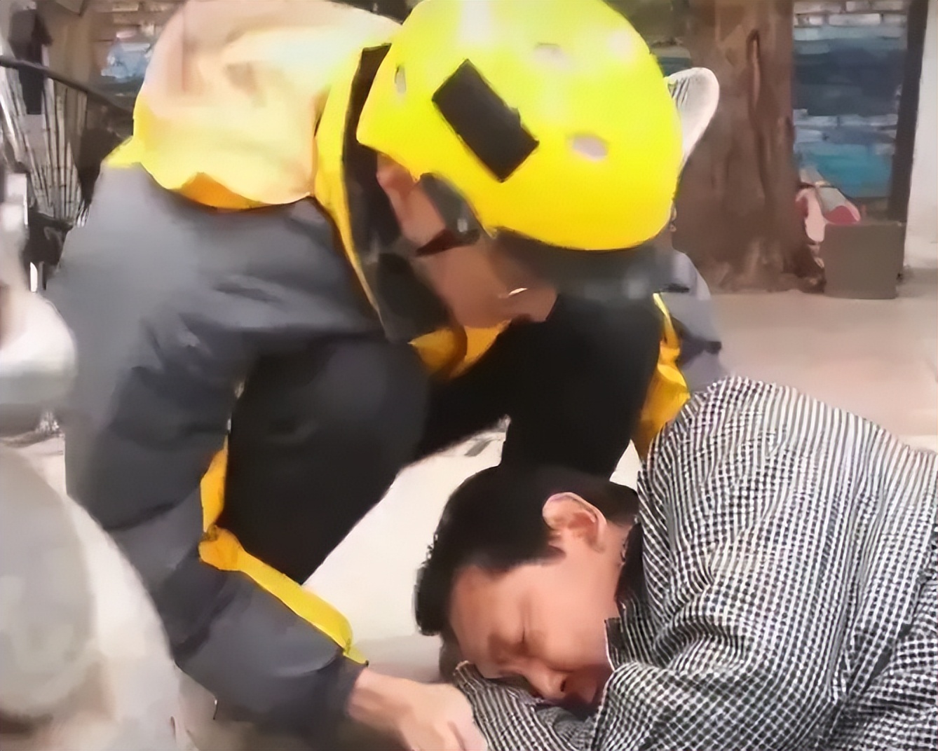 杀疯了，网贷也玩起了直播带货？