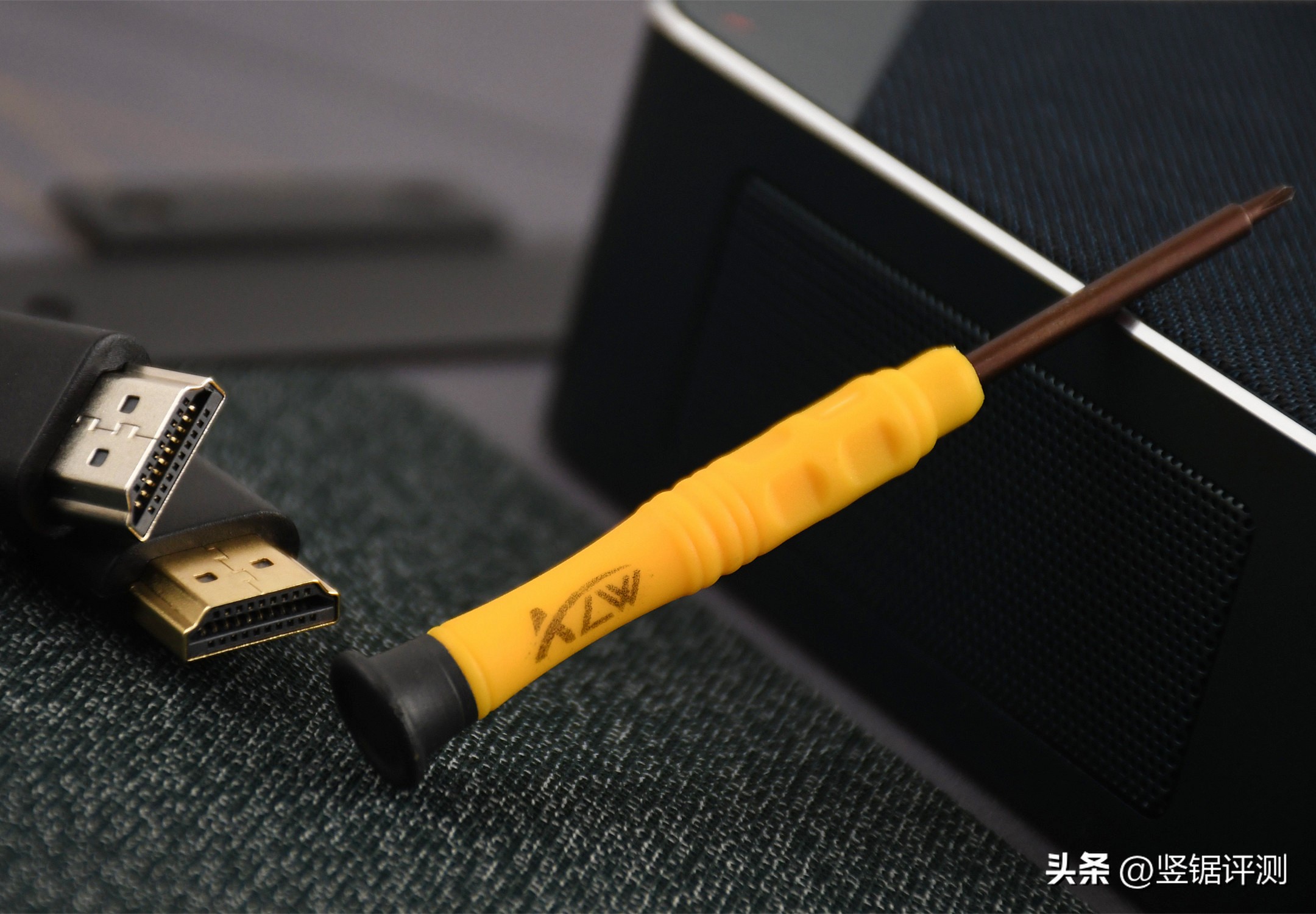 性能强劲，搭载锐龙7735HS的迷你电脑主机：零刻SER6ProVest评测