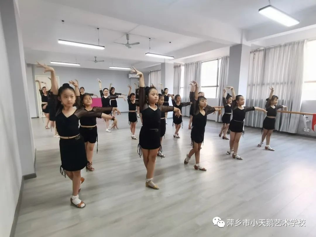 小孩穿高跟鞋跳拉丁舞,为什么必须穿高跟鞋