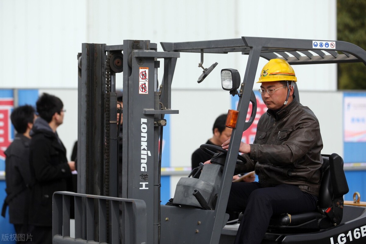 多年以前,我应聘到一个大厂做成品仓库主管,手下有28个人