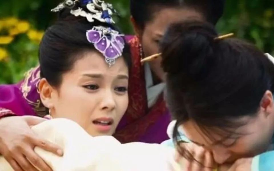 捡到眼镜蛇炖汤，剪掉的蛇头却突然“复活”，浙江老伯差点失明