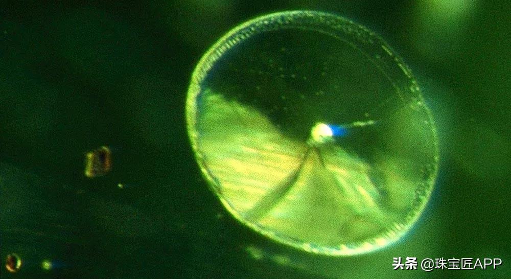 宝石的裂纹叫什么,宝石有裂痕是不是就失去价值了