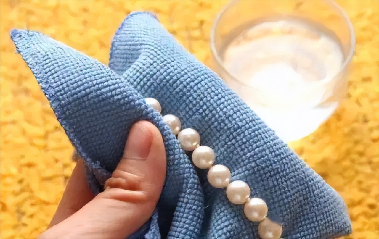 戴蜜蜡泡温泉,戴蜜蜡洗澡