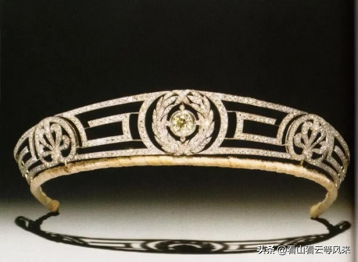 英国女王王冠是什么样的,英国女王的王冠有哪些