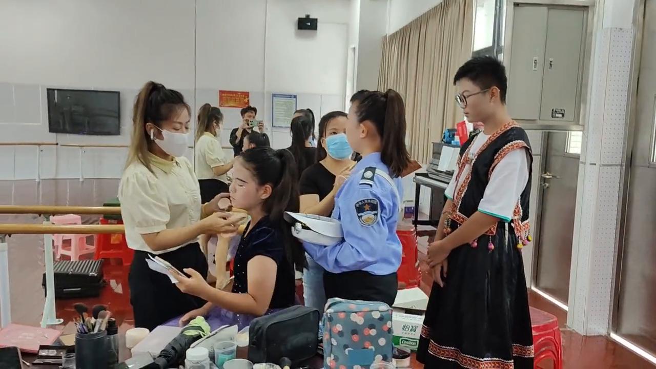 化妆师行业的真实收入,职业中专化妆师学费多少