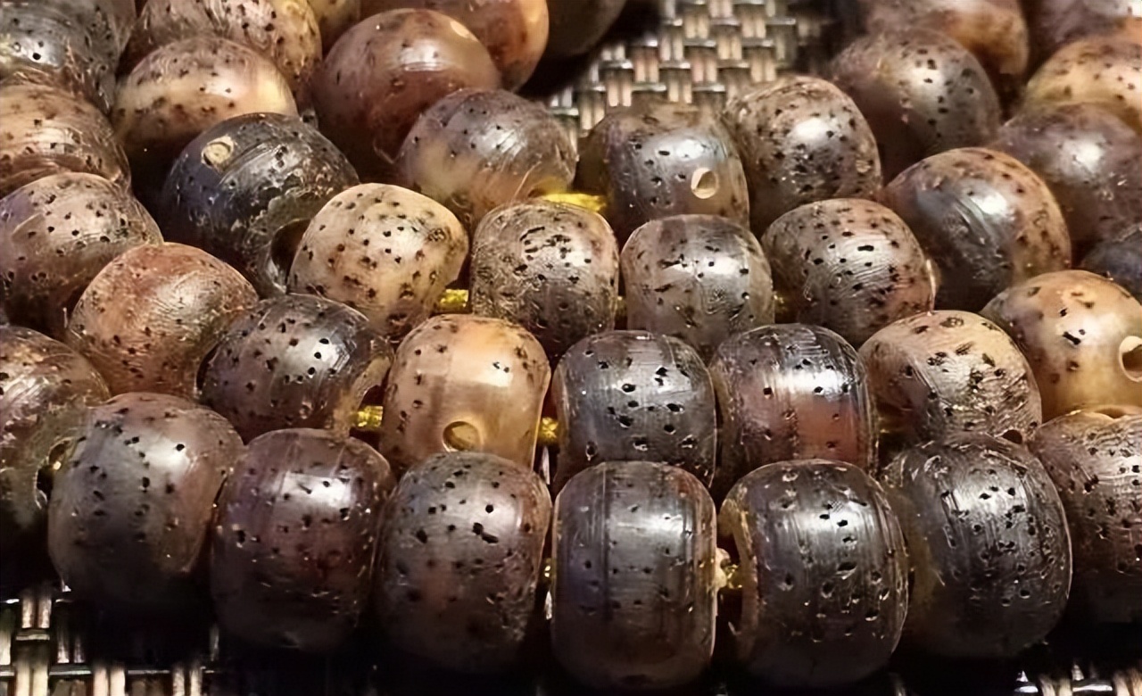 星月菩提奶油黄是什么,鸡油黄星月菩提盘出来的效果图