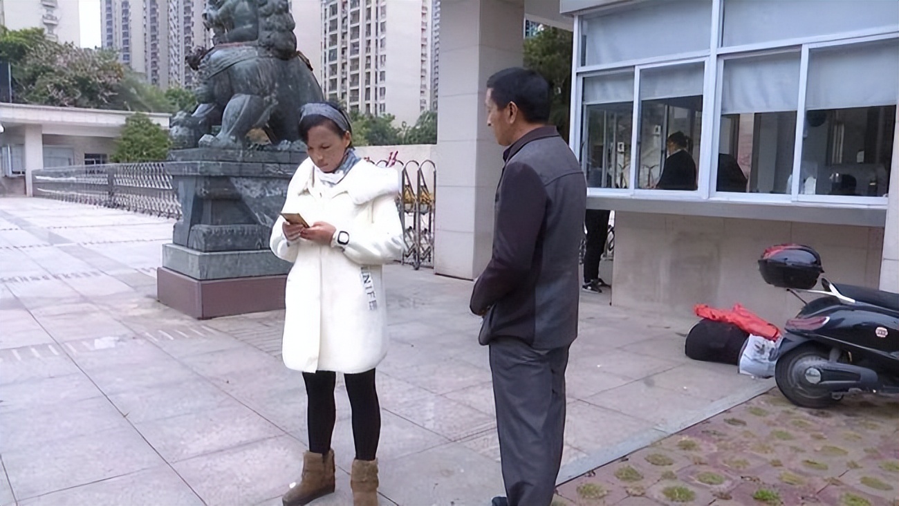 18岁小伙网购24把仿真枪被判无期！哭诉：局长藏20把真枪才判3年