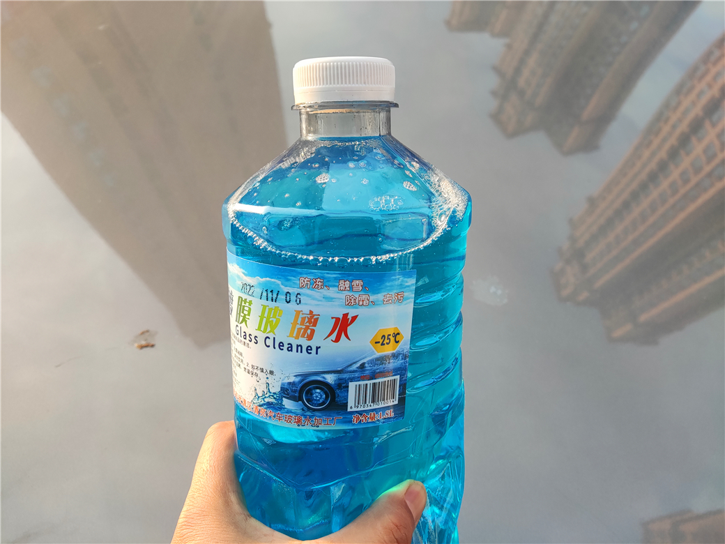 大众车添加玻璃水,汽车玻璃水添加教程