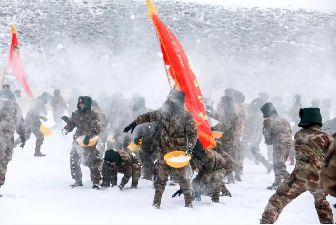 部队里打雪仗,部队打雪仗站岗
