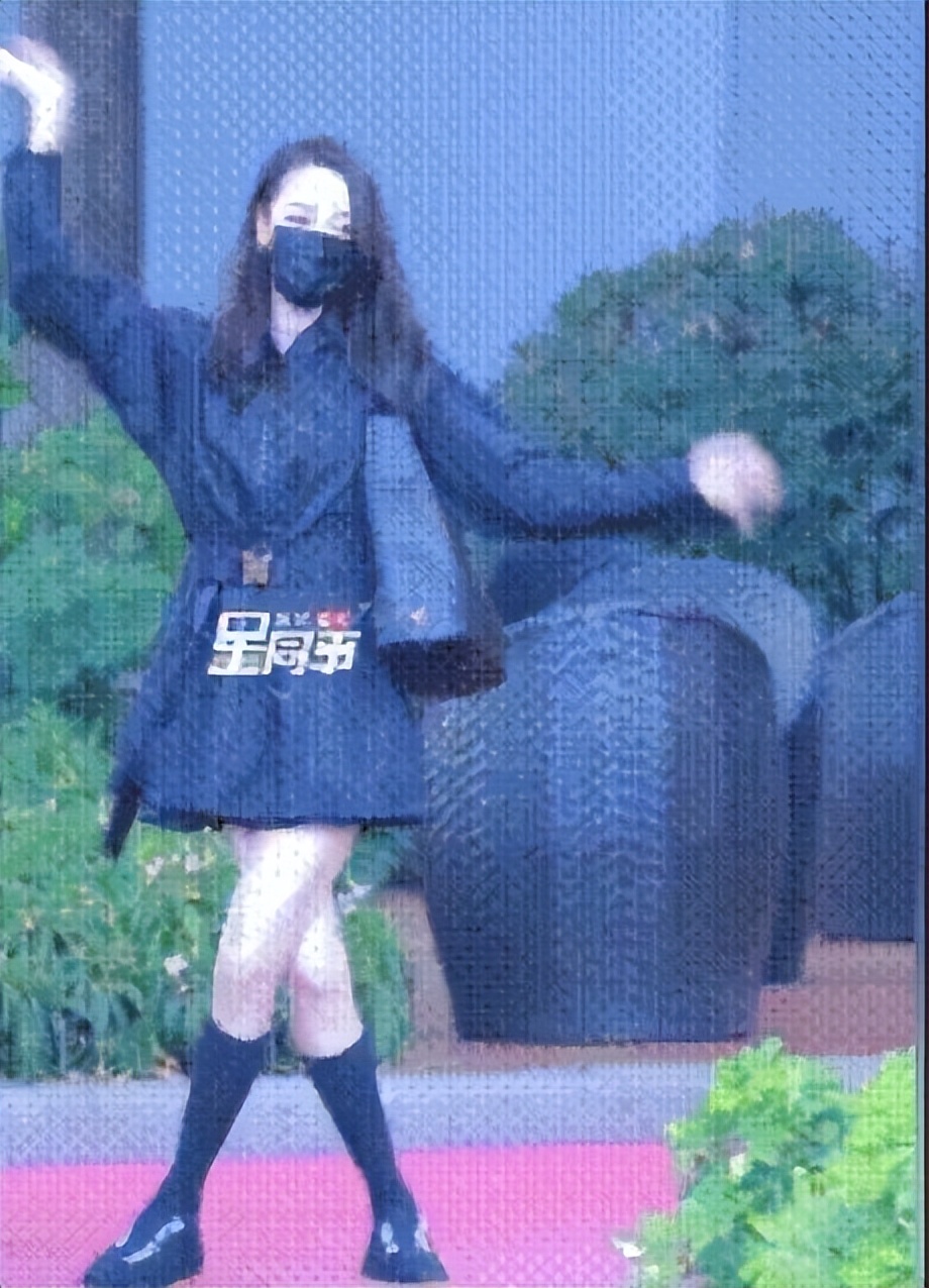 吴宣仪关晓彤玫红色礼服,关晓彤吴宣仪穿衣