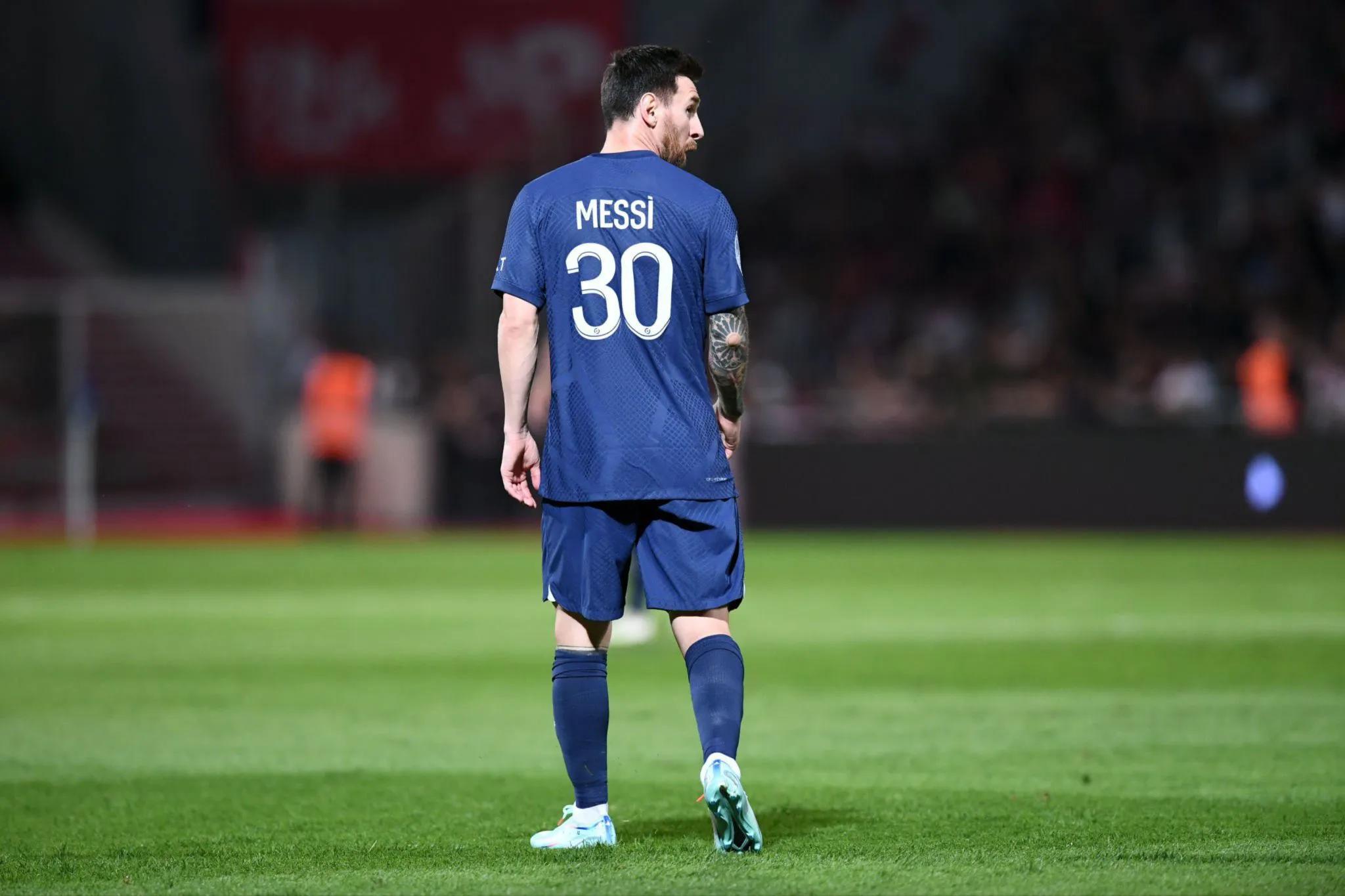 曝梅西将与大巴黎续约合同金额,巴黎官宣签约梅西内马尔反应