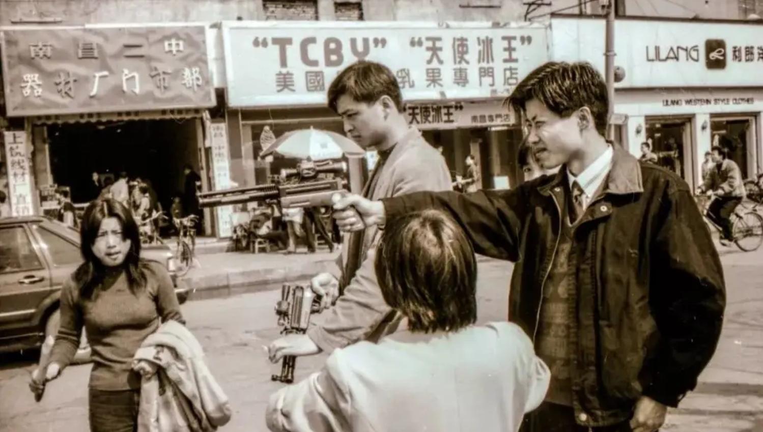 1999年，我军一少将部长参加聚餐，引起公安怀疑，逮捕后被判刑