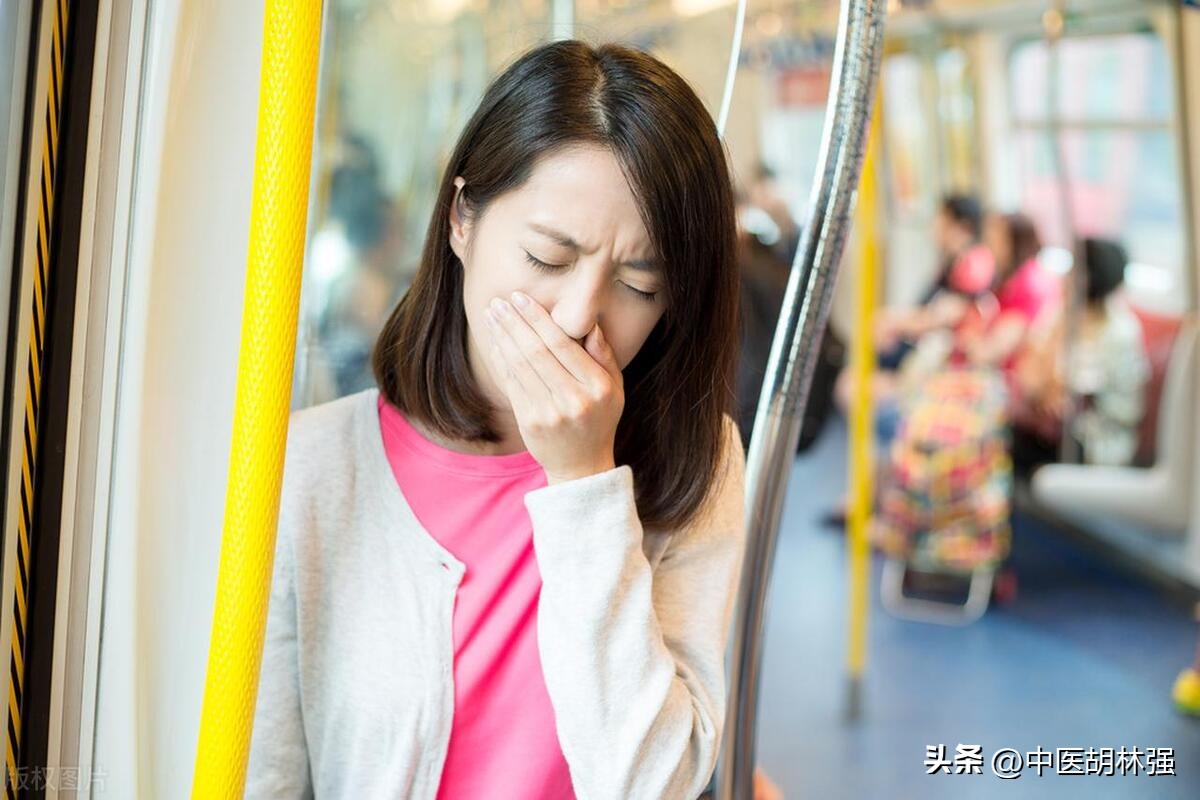 入夏潮热湿气重，浑身难受，教你几招清理全身湿气，一身轻松。