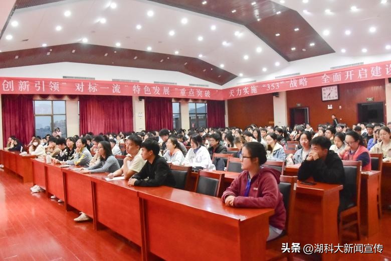 青春正当时阅读更出彩,青春新赋能挑战赢未来